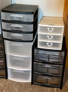 lot 157 image: Lot of Storage Containers