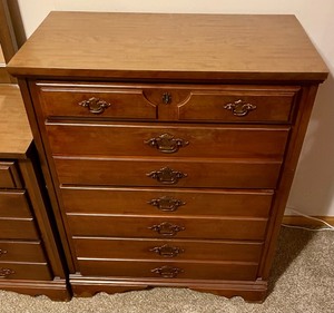lot 159 image: Tall 4 Drawer Dresser