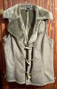 lot 162 image: Womens Clothing