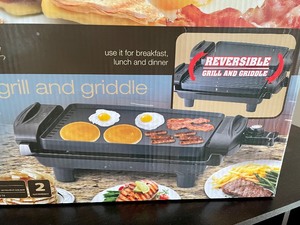 lot 194 image: Kitchen Living Reversible Grill and Griddle