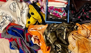 lot 190 image: Lot of Scarves