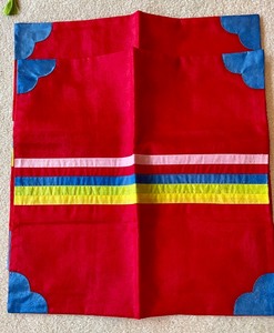 lot 106 image: 8 Bright and Colorful Pillow Covers