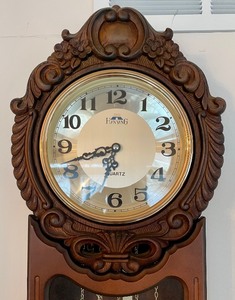 lot 109 image: Han Yang Quartz Clock