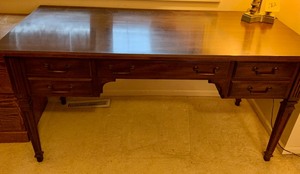 lot 183 image: Very Nice Desk
