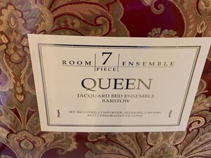 lot 185 image: Queen Size Bedding Set New in Package