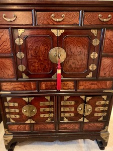 lot 177 image: Beautiful Vintage Asian Cabinet