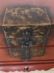lot 21 image: Asian Inspired Storage Chest