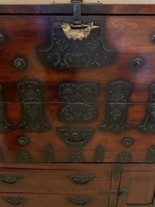 lot 180 image: Stunning Asian Inspired Cabinet