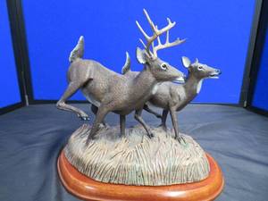 lot 4 image: WHITE-TAILED DEER SCULPTURE COLLECTION BY BOB TRAVERS