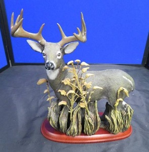 lot 8 image: WHITE-TAILED DEER SCULPTURE COLLECTION BY BOB TRAVERS