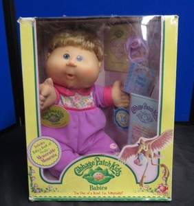 lot 10 image: VINTAGE CABBAGE PATCH KID  ORIGNIAL BOX