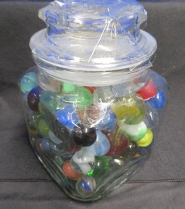 lot 14 image: VINTAGE MARBLES