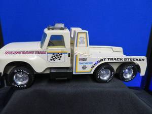 lot 22 image: NYLINT 860 SEMI SHORT TRACK STOCK CAR HAULER TOW TRUCK WRECKER FLATBED