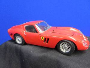 lot 23 image: 118 SCALE FERRARI GTO 1962 DIE CAST CAR