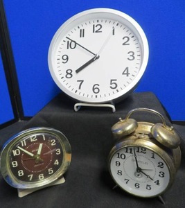 lot 33 image: CLOCKS, VINTAGE  RETRO  NOW