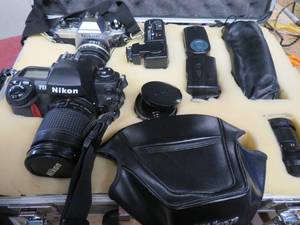 lot 43 image: 8 PIECE  NIKON DOUBLE CAMERA SET  ALUMINUM CASE