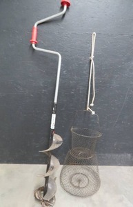 lot 56 image: STRIKE MASTER HAND AUGER
