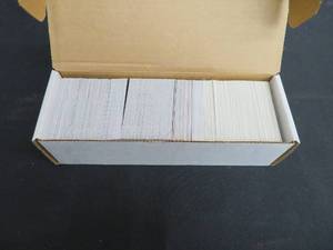 lot 85 image: BASEBALL HOCKEY CARDS