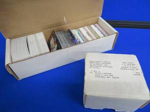 lot 132 image: 2 BOXES OF MIXED BASEBALL CARDS.