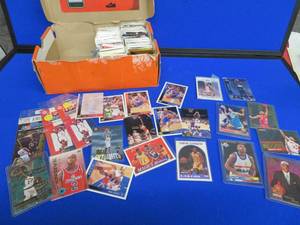 lot 139 image: BASKET BALL CARDS MAGIC AND MORE.