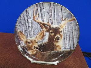 lot 151 image: 8 NUMBERED COLLECTOR PLATES IN SEPARATE DRAWERED CASE.