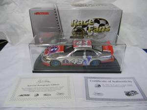 lot 1 image: 1 of 300 - ACTION 124 SCALE PLATINUM STOCK CAR SPECIAL AUTOGRAPH EDITION OF 20TH ANNIVERSARY & 200TH VICTORY - RICHARD PETTY #43 - SIGNED BY Richard Petty WITH COA - FANTASTIC PIECE - SEE PICTURES