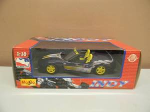 lot 7 image: 118 SCALE DIE CAST MAISTO 1998 INDIANAPOLIS 500 CORVETTE CONVERTIBLE PACE CAR - IN BOX - NICE - SEE PICTURES