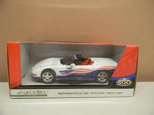 lot 15 image: 124 SCALE DIE CAST GREEN LIGHT 2004 CHEVROLET CORVETTE CONVERTIBLE INDIANAPOLIS 500 PACE CAR  - IN BOX - NICE - VERY COOL PIECE - SEE PICTURES