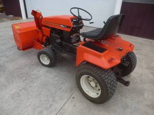 lot 4 image: Ariens GT17 Garden Tractor