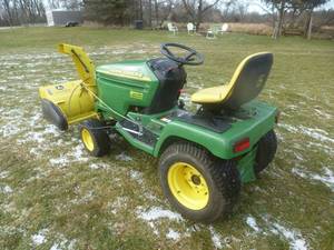 lot 2 image: John Deere 345 Lawn Tractor