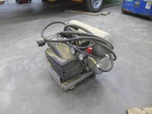 lot 15 image: Portable Air Compressor