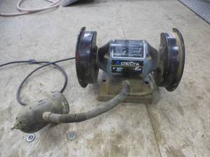 lot 16 image: Delta Bench Grinder