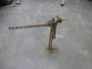 lot 17 image: Antique Model T Jack
