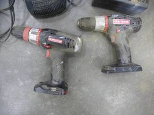 lot 25 image: Craftsmen Cordless Drills & Chargers