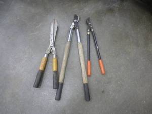 lot 26 image: Pruners & Hedge Trimmers