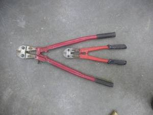 lot 28 image: Bolt Cutters x 2