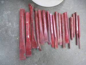lot 30 image: Red Chisel Set