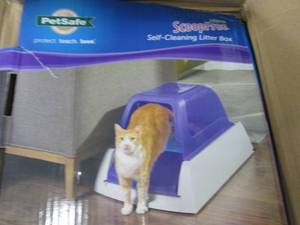 lot 2 image: PetSafe ScoopFree Ultra Self-Cleani...