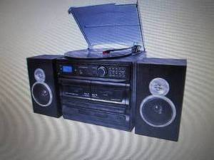 lot 8 image: Trexonic 3-Speed Vinyl Turntable Ho...