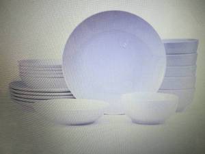 lot 17 image: Studio Nova Alexis 18-Pc. Porcelain...