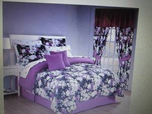 lot 18 image: Simone 20-Pc. Bedroom Set - Queen o...