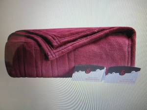 lot 26 image: Biddeford Microplush Electric Heate...