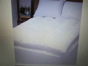 lot 39 image: sensorPEDIC Memory Loft Classic Mat...