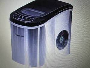 lot 80 image: Magic Chef Countertop Ice Maker - S...