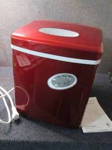 lot 82 image: Newair Portable Countertop Ice Make...