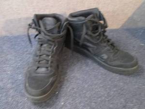 lot 104 image: Reebok Mens Resonator Mid Nubuck B...