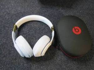 lot 112 image: Beats by Dr. Dre Beats Studio3 Wire...