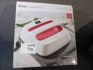 lot 119 image: Cricut EasyPress 2 9 x 9 - Raspbe...