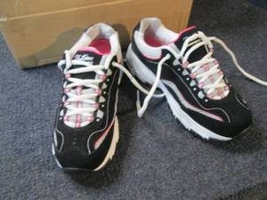 lot 120 image: Skechers Womens DLites Lifesaver ...