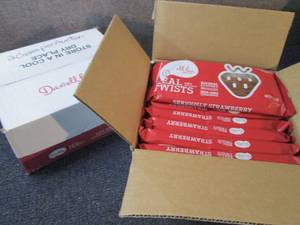 lot 206 image: 2 Boxes of 8-10 oz pks Darrell Lea ...